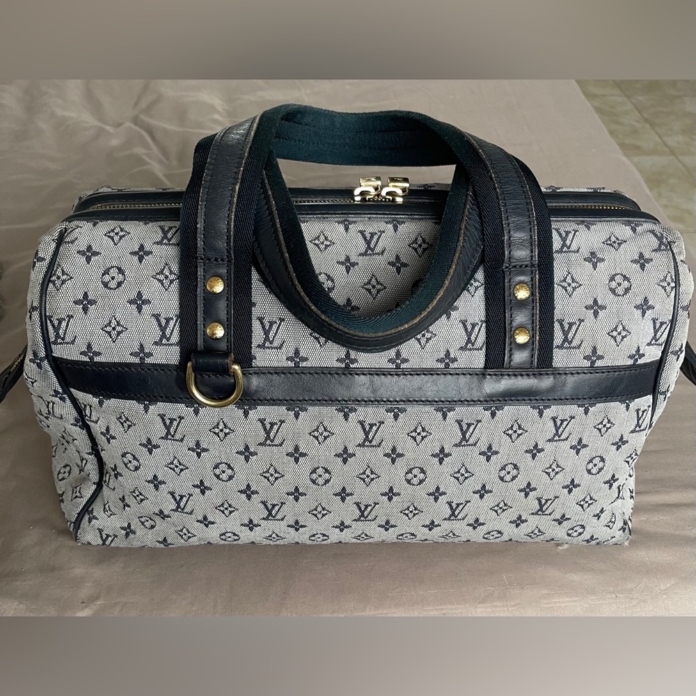 Pre-Owned Authentic Louis Vuitton Josephine PM Blue Small handbag